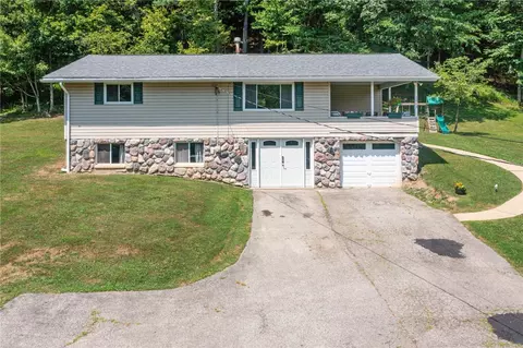 1213 Lower Mateer Rd, Vandergrift, PA 15690