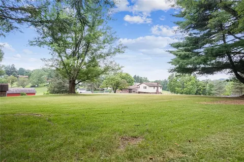 732 Valley View Rd, Eighty Four, PA 15330 photo 4