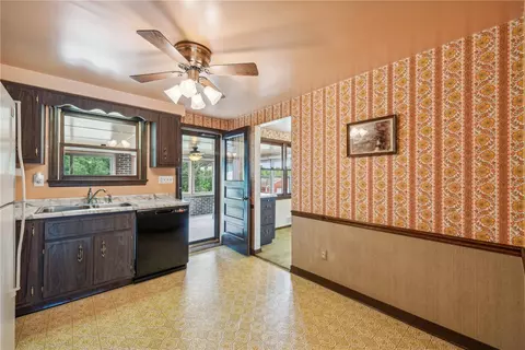732 Valley View Rd, Eighty Four, PA 15330 photo 12