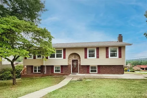 5725 Broad St, South Park, PA 15129