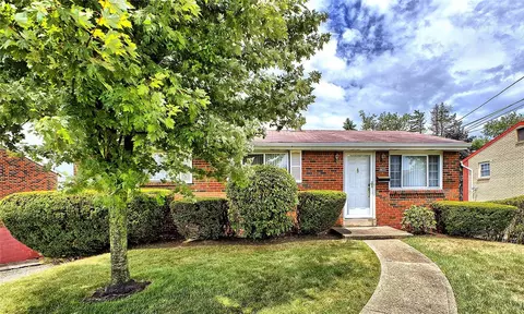 422 Elfort Dr, Pittsburgh, PA 15235