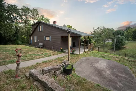 15 Harvey Ln, Washington, PA 15301