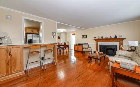 Living - 203 Siebert Rd, Pittsburgh, PA 15237 photo 1 of 2