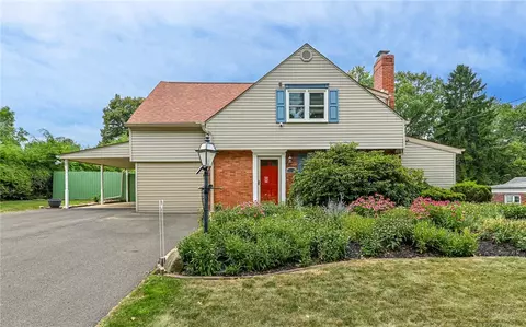 Exterior - 203 Siebert Rd, Pittsburgh, PA 15237 photo 2 of 10