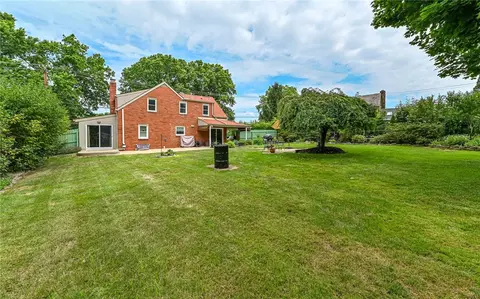 Exterior - 203 Siebert Rd, Pittsburgh, PA 15237 photo 5 of 10
