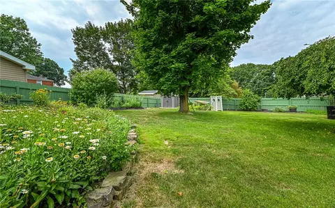 Exterior - 203 Siebert Rd, Pittsburgh, PA 15237 photo 3 of 10