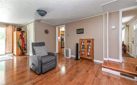Entry Way - 203 Siebert Rd, Pittsburgh, PA 15237 photo 3 of 3