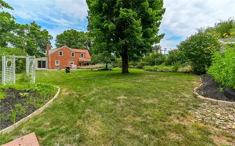 Exterior - 203 Siebert Rd, Pittsburgh, PA 15237 photo 4 of 10