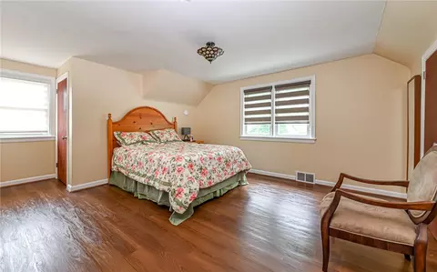 Bedroom - 203 Siebert Rd, Pittsburgh, PA 15237 photo 3 of 4