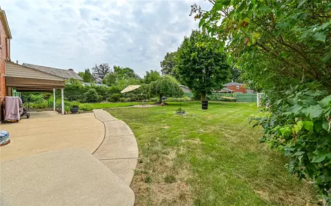 Exterior - 203 Siebert Rd, Pittsburgh, PA 15237 photo 7 of 10