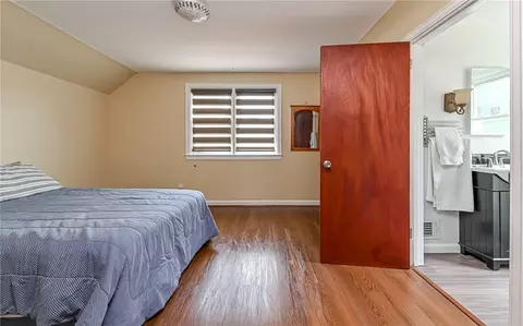 Bedroom - 203 Siebert Rd, Pittsburgh, PA 15237 photo 1 of 4