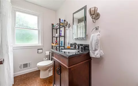 Bath - 203 Siebert Rd, Pittsburgh, PA 15237 photo 4 of 4