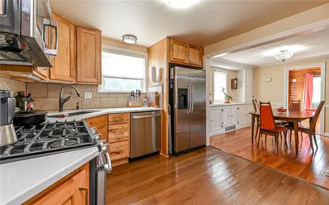 Kitchen - 203 Siebert Rd, Pittsburgh, PA 15237 photo 3 of 4