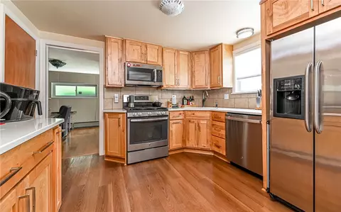 Kitchen - 203 Siebert Rd, Pittsburgh, PA 15237 photo 2 of 4