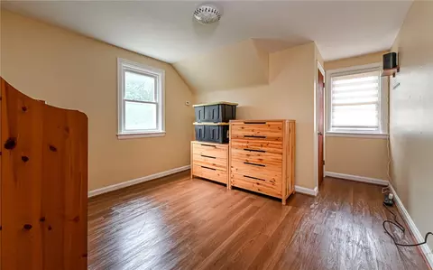Bedroom - 203 Siebert Rd, Pittsburgh, PA 15237 photo 4 of 4