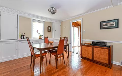Dining - 203 Siebert Rd, Pittsburgh, PA 15237 photo 2 of 4