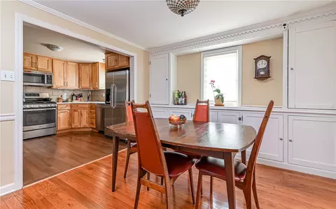 Dining - 203 Siebert Rd, Pittsburgh, PA 15237 photo 4 of 4