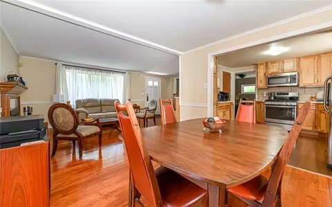 Dining - 203 Siebert Rd, Pittsburgh, PA 15237 photo 3 of 4