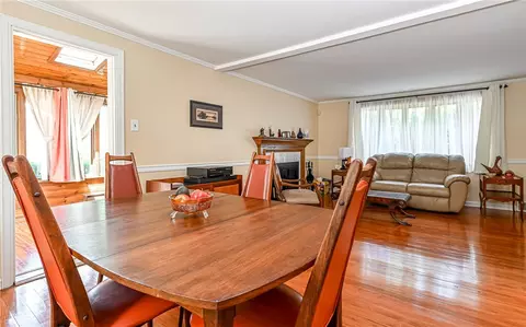 Dining - 203 Siebert Rd, Pittsburgh, PA 15237 photo 1 of 4