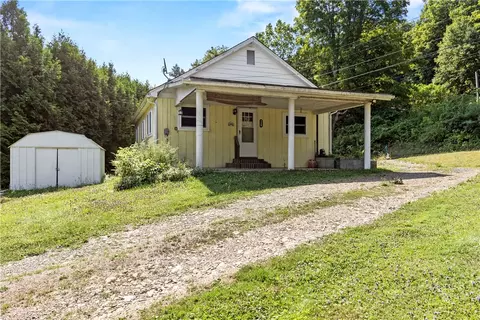 325 W Main St, Reynoldsville, PA 15851