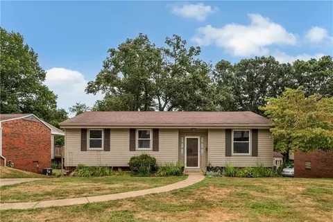 15 Woody Crest Dr, Pittsburgh, PA 15234