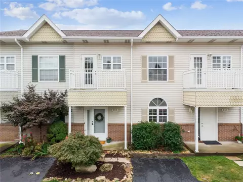 902 Carla Dr, Pittsburgh, PA 15238