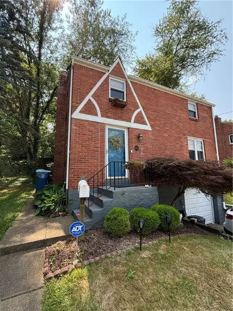 888 Stevendale Dr, Pittsburgh, PA 15221