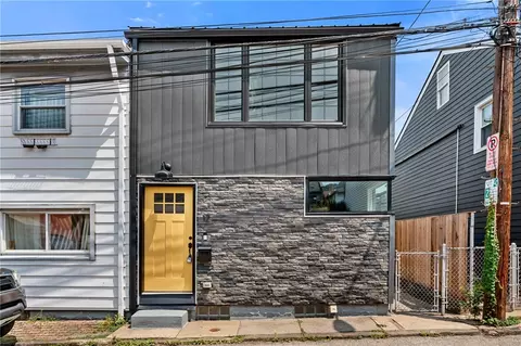 17 Uxor Way, Pittsburgh, PA 15203
