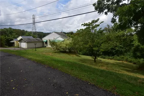 2508 Golfview Ln, West Mifflin, PA 15122
