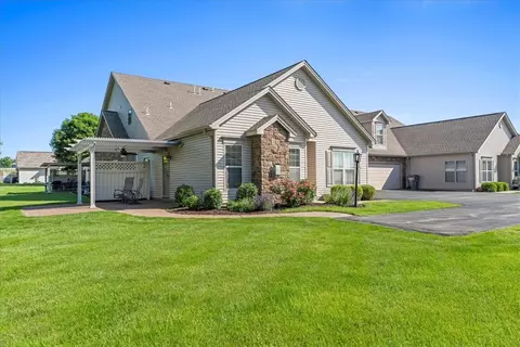 1043 Carriage Ln, Saxonburg, PA 16056