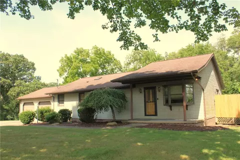 147 Scott Rd, Eighty Four, PA 15330 photo 2