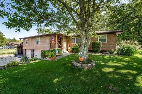 10 Braddock Dr, Ohiopyle, PA 15470