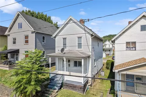 115 S 4th St, Youngwood, PA 15697