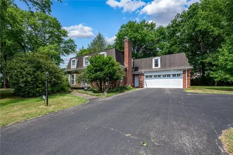 110 Rittswood Dr, Butler, PA 16001