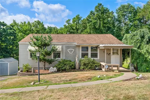 1124 Huntsridge Dr, Crescent, PA 15046