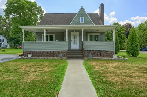 200 Gartley Ave, Ellwood City, PA 16117