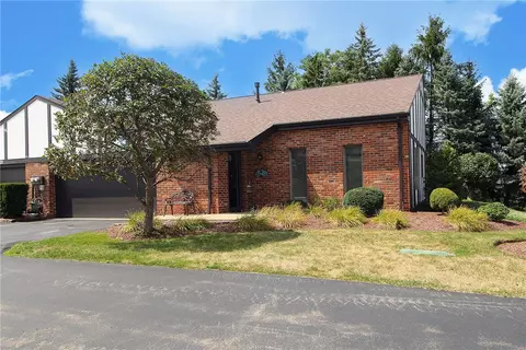 100 Victoria Ct, Canonsburg, PA 15317
