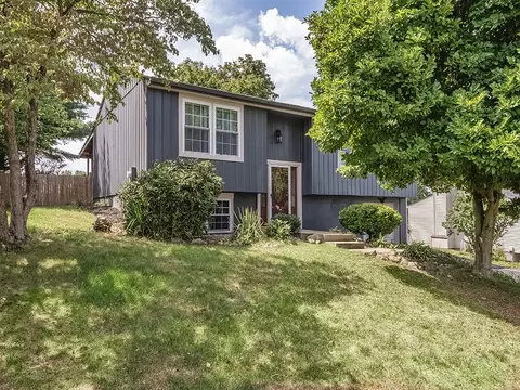 128 Wayne Dr, Cranberry Township, PA 16066
