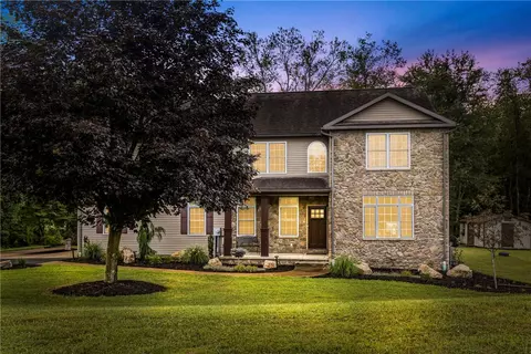 158 Hammond Rd, Mars, PA 16046