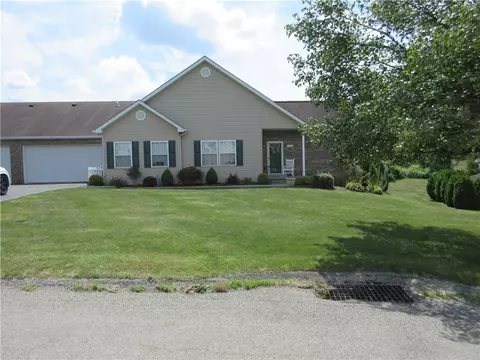 126 Clearwater Dr, Ellwood City, PA 16117