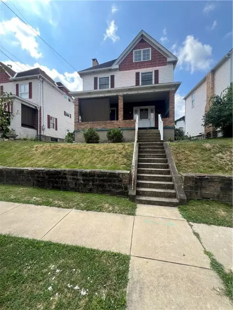 131 Custer Ave, Vandergrift, PA 15690