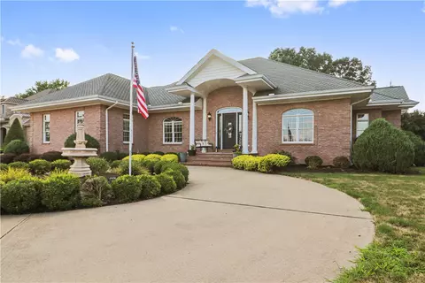 104 Brookhaven Dr, Aliquippa, PA 15001