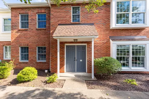 106 Boxwood Ct, Mcmurray, PA 15317