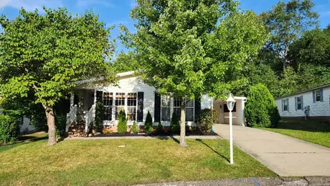 242 Rock Lake Dr, Zelienople, PA 16063