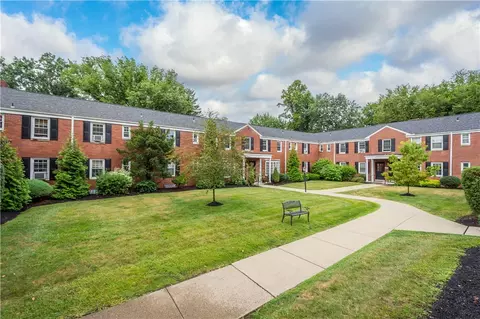 836 Thorn St #31, Sewickley, PA 15143