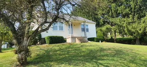 1677 Mercer Rd, Ellwood City, PA 16117