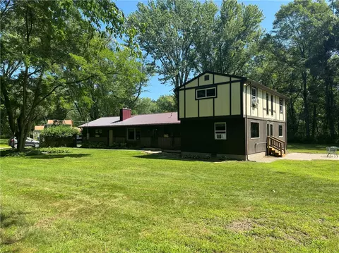 113 Allison Dr, Ellwood City, PA 16117