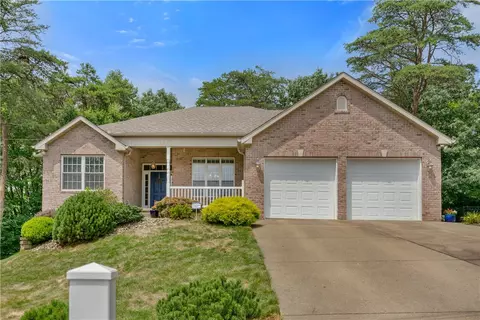 233 University Dr, Aliquippa, PA 15001