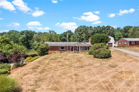 221 Haymont Dr, Gibsonia, PA 15044