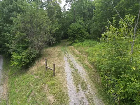 338 Bishop Rd, Karns City, PA 16041